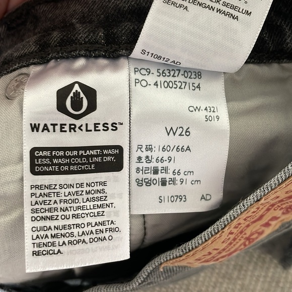 Levi’s denim shorts - Picture 4 of 4